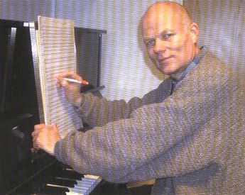 Musikken er komponert av Sigvald Tveit.